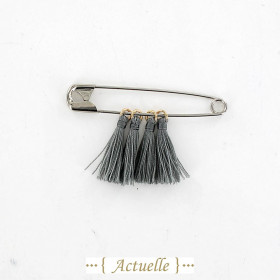 Pale gray tassel GP