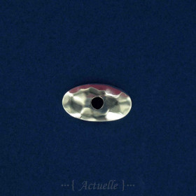 Pastille incurvée ovale martelée et ajourée