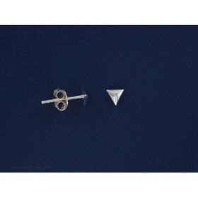 Earring Pyramid 3 Faces 4 mm