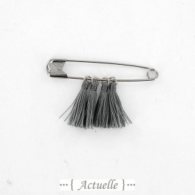 Pale gray tassel GP