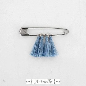 pompon bleu clair