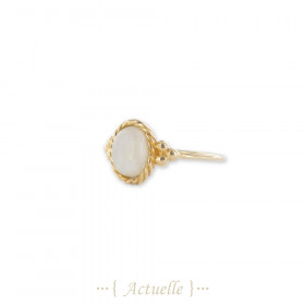Bague fine serti oval pierre de lune