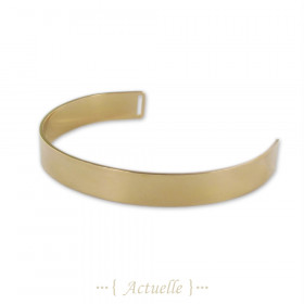 Ribbon fastener & rectangle holes bangle