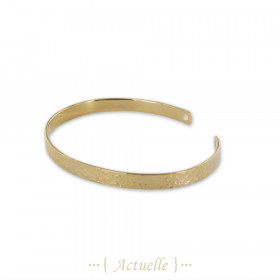 Small hammered thread fastener & round holes bangle