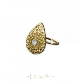 Anillo gota golpeada engarzado piedra de luna
