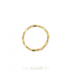 Welded ring slightly twist 18mm 2mm wire
