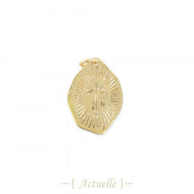 Pendentif ovale croix gravée