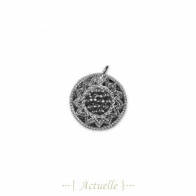 Akenza ethnic pendant