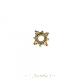 8 points ethnic pendant