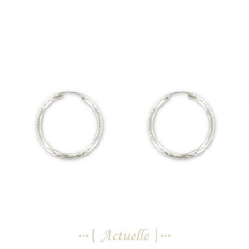 Hoop earrings hammered flexible