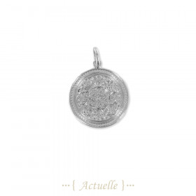 Pendant asian ethnic pattern