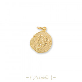 Round irregular clover pendant