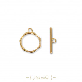 T irregular clasp