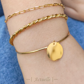 Open bangle with round pendant