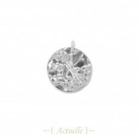 Pendentif clé martelée