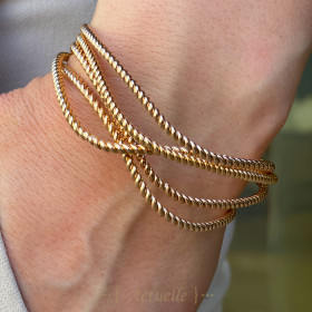Curved twisted bangle