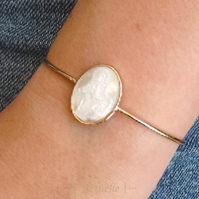 Mother of Pearl miraculous Virgin bangle