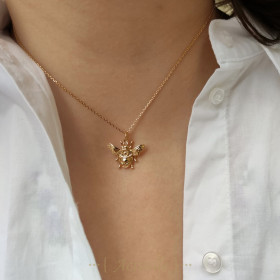 Bee pendant witb an eye