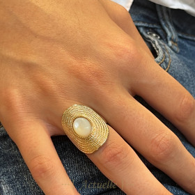 Anillo nácar sobre placa malla