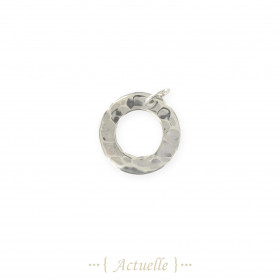 Openwork hammered circle pendant 15mm