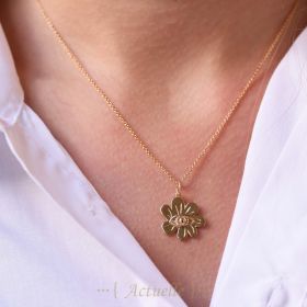 Eyed flower pendant