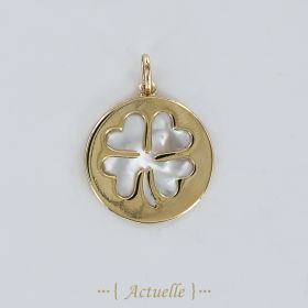Mother-of-pearl clover pendant