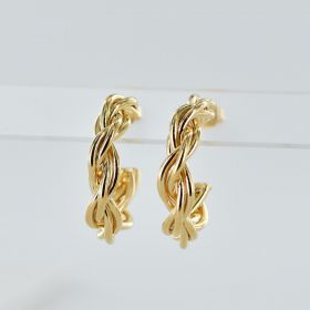 Pendientes con alambres entrelazados