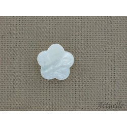 Fleur faceté Nacre blanche 16mm