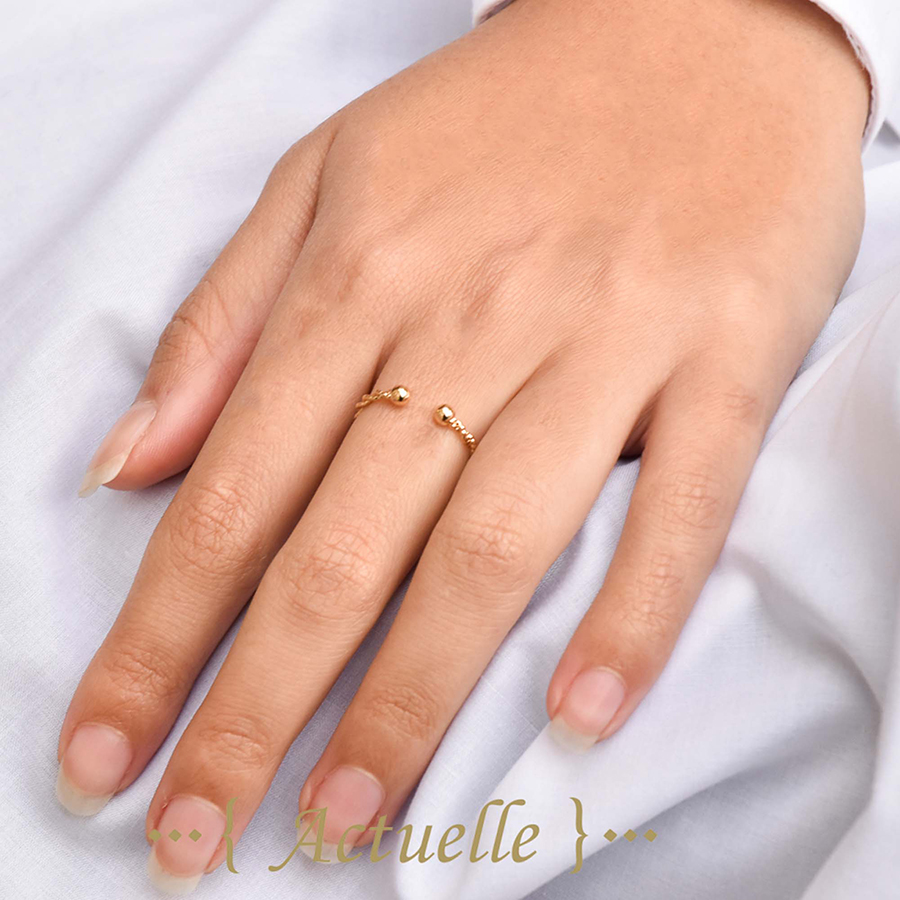 Portfolio créations Actuelle Bijoux portées, composants de bijoux mis en scène.