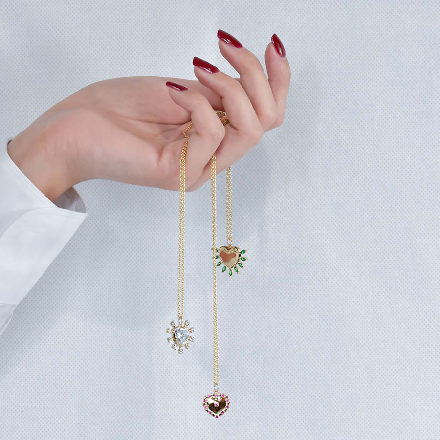 Portfolio créations Actuelle Bijoux portées, composants de bijoux mis en scène.