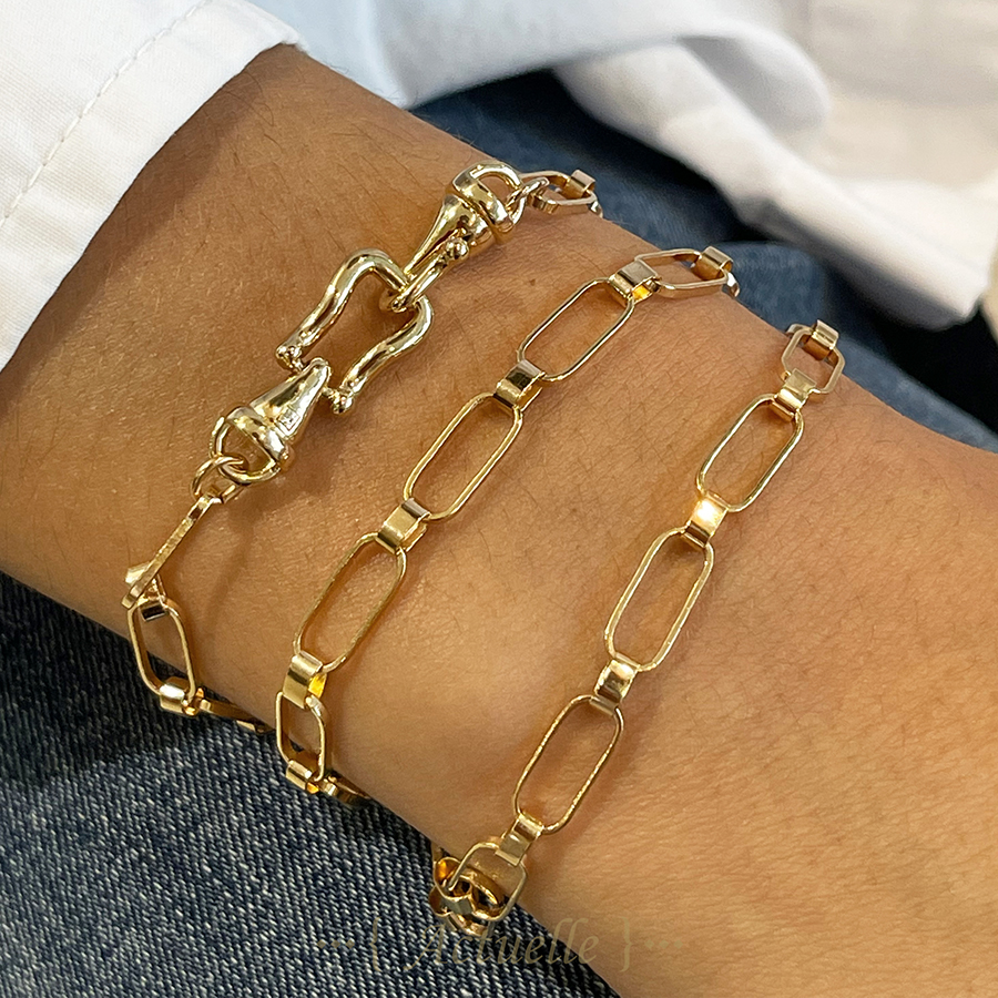 Portfolio créations Actuelle Bijoux portées, composants de bijoux mis en scène.